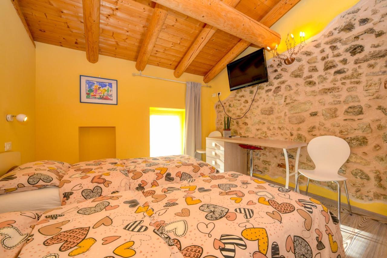 Апартаменти Casa Nel Borgo - Il Gufo Tremosine Екстер'єр фото